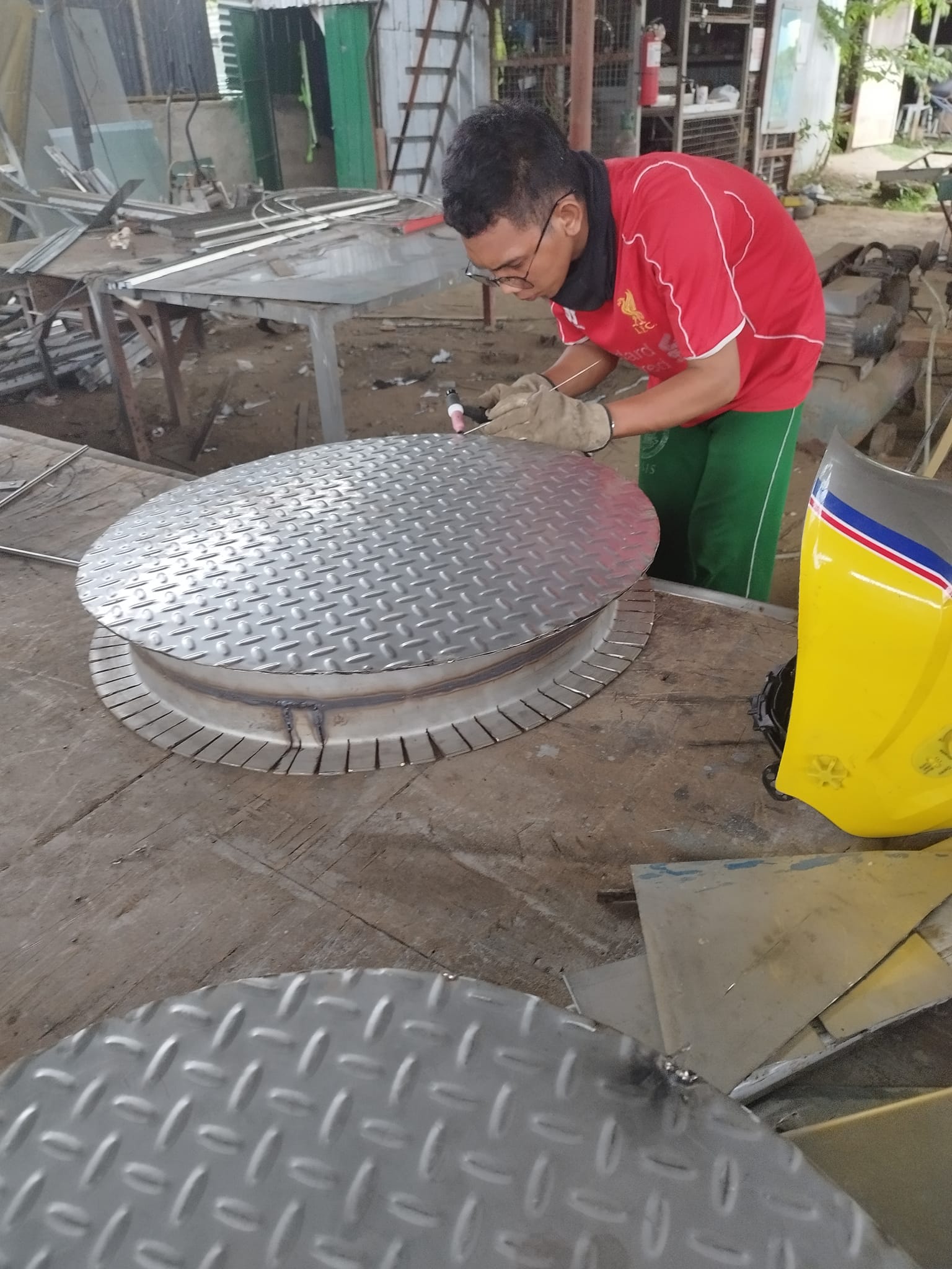 Manhole Cover & Ladder Rung